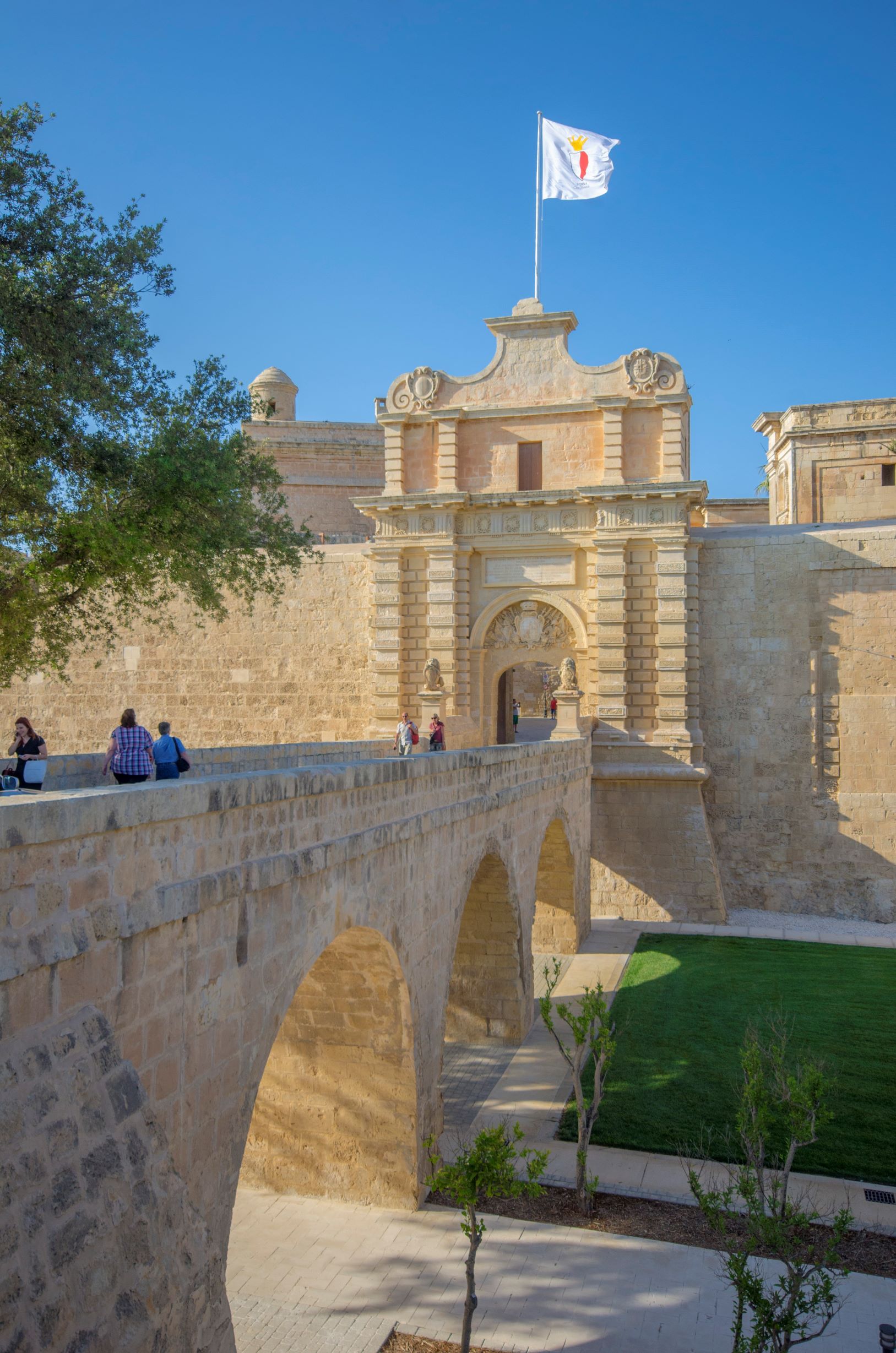 2 Mdina_Ditch_1.jpg