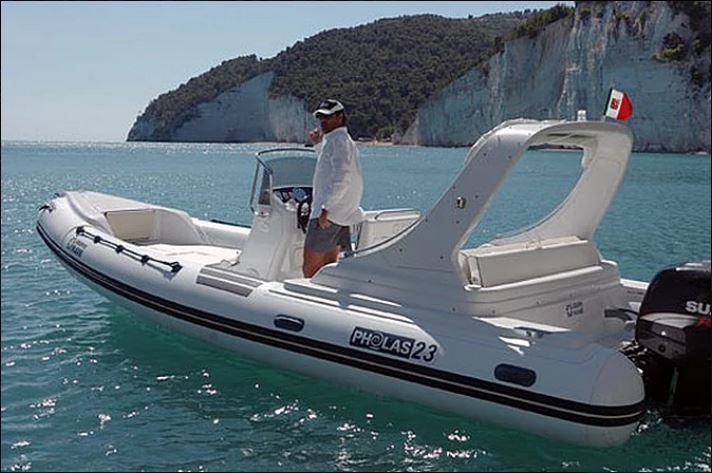 Pholas-23-Malta-Boat-Hire-on-Anchor.jpg
