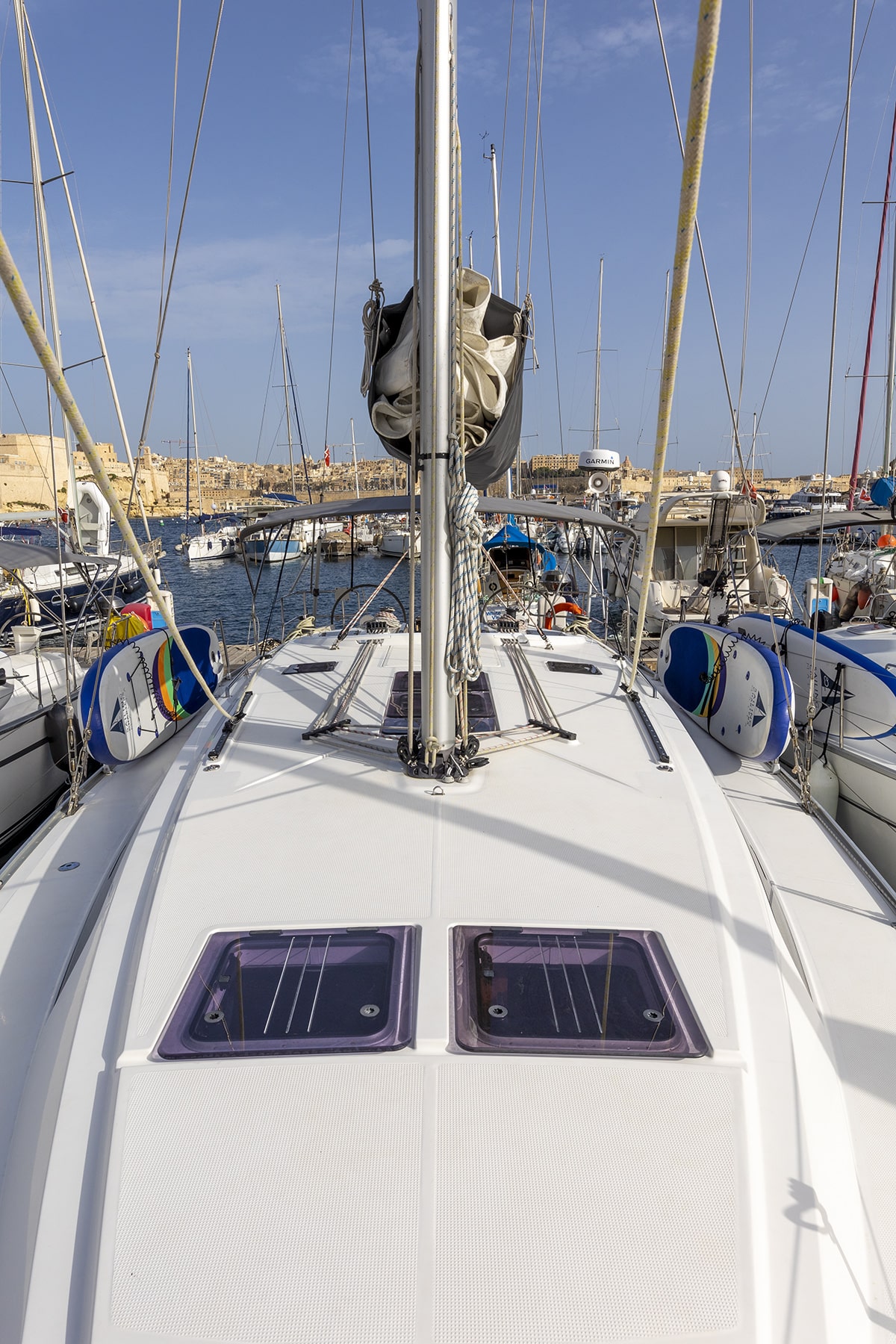 Bavaria-46-Memorable-Sailing-experience-Deck.jpg